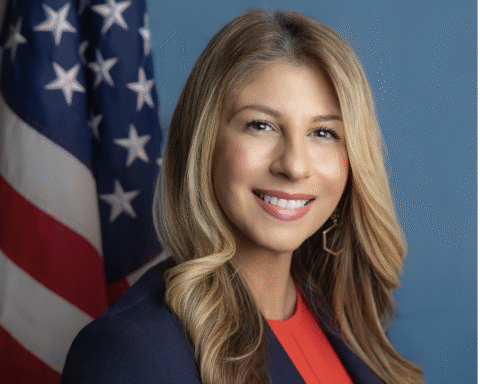 Crystal Sarmiento: La Voz Conservadora Latina que Aspira al Congreso de EE. UU.